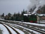 Noch sind die Zge beim Rasenden Roland im Winter kurz an Wagen.So auch am 17.Februar 2013 als Mh53 mit ihren kurzen Zug eine leichte Fuhre nach Ghren hatte.Aufgenommen in Putbus.