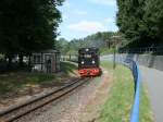 Nach der Fahrt durch die Granitz erreichte 99 1784,am 04.August 2013,mit dem P 225 Binz-Ghren,das Ostseebad Sellin.