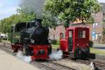 Lok 101 (Schwarzach) der Selfkantbahn und Lok V1 (Langeoog)am 10.05.2015 im Bahnhof Schierwaldenrath.