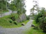 Sttzmauer an der ehemaligen Schmalspurstrecke Thum-Meinersdorf in der Ortsmitte von Gornsdorf, 07.09.07