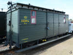 Ein Schmalspur-Güterwagen am Bahnhof Radebeul-Ost (April 2014)