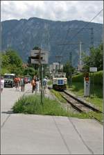 Lok 4 der Wachtlbahn fhrt vom Werksgelnde, des ehemaligen Zementwerkes Kiefersfelden komment, Durch den Haltepunkt Kiefersfelden Siedlerweg Richtung Wachtl i. Tirol.