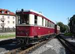 VT 137 322 fhrt am 13.09.2008 pnktlich um 10:31 Uhr von Zittau kommend in den Bahnhof Bertsdorf ein, der Triebwagen ist nur Samstag und Sonntag im Einsatz, aber nicht jedes Wochenende, er fhrt auch auf anderen Schmalspurbahnen in Sachsen. Eigentmer ist das Verkehrsmuseum Dresden. 