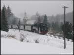 99 758 (SOEG 307) mit Jonsdorfer Kirche am 24.12.2009