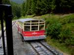 Ein Triebwagen der Oberweissbacher Bergbahnen auf der Steilstrecke Richtung Lichtenhain.