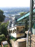 Schwebebahnwagen kurz vor Einfahrt in die Bergstation Dresden-Oberloschwitz, 25.09.2005
