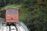 HEIDELBERG, 12.08.2016, Wagen 4 der oberen Bergbahn bei der Einfahrt in die Talstation Molkenkur