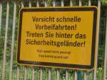 Dieses Warnschild habe ich am Bahnhof Finkenkrug Richtung Nauen Fotografiert.