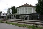 Empfangsgebude des Bahnhofes Bad Aibling. Heute nur noch ein Kreuzungsbahnhof... (06.07.07)