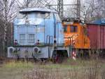 ein uralt Dieselmaschinchen und ein Strassenbahn aehnliches Gereat  in Schwelm am 14.12.2006