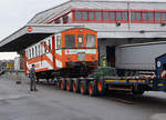 OC/Travys/B.M.K.: Von der Schweiz in die Märkische Schweiz. 
Der OC Triebwagen BDe 4/4 13 mit Baujahr 1920, der viele Jahre auf der westschweizer Bahnlinie zwischen Orbe und Chavornay hin und her pendelte, wird nun von der Museumsbahn Buckower Kleinbahn übernommen. Nach der Ausrangierung bei Travys bereicherte die Nummer 13 einige Jahre die interessante Fahrzeugsammlung des Bahn Museums Kerzers das per 31. März 2017 aufgelöst wird.  Am 21. Februar 2017 wurde der OC BDe 4/4 13 in Kallnach auf einen polnischen Lastenzug verladen und für die lange Reise in Richtung Berlin fit gemacht. Unterstützt wurde dieses Projekt durch das SWS Museum Schlieren. 
Grosses Glück brachte diesem seltenen Triebwagen mit der Betriebsnummer 13, ausgerüstet für den Betrieb mit Gleichstrom 700 V, die Unglückszahl 13.
Neben diesem Triebwagen finden noch weitere Fahrzeuge des B.M.K. den Weg nach Deutschland und Tschechien, wo sie von der drohenden Verschrottung gerettet werden.
Mit Hilfe der Seilwinde rollte der OC BDe 4/4 13 langsam über einen provisorischen Geleiseanschluss auf den Tiefgänger.
Foto: Walter Ruetsch 
