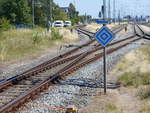 Wer nach links abzweigen will,hat hier keinen Strom mehr.Aufnahme,am 15.Juli 2018,in Rostock.