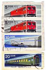 Briefmarken aus der Sammlung der Enkel , abgestempelt 15.06.1973 , zeigen damals moderne Fahrzeuge des DDR Schienenfahrzeugbaus.Die E11 aus Henningsdorf, einen Maschinenkühlwagen aus Dessau und einen Weitstrecken Personenwagen für die SZD aus dem Waggonbau Ammendorf.Name des Grafikers: Glinski
Eingesscannt am 02.06.2019
Nach der Rechtssprechung werden Briefmarken als gemeinfrei angesehen.
Siehe www.rechtambild.de