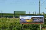 Einige Anwohner in Gemeinden des Landkreises Lindau waren mit der Errichtung einer Lrmschutzwand an der Allgubahn nicht einverstanden. In Bodolz wurde dies mit einem Plakat zum Ausdruck gebracht (12.08.2020).