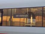 Schild Mannheim HBF spiegelt sich im ICE 1 