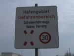 Hinweisschild fr jeden Autofahrer in Mukran.Aufnahme vom 13.Mrz 2011.