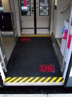 Ein neuer Teppich in einen DB Regio Hessen 642 am 05.03.14 in Frankfurt