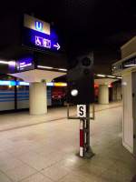 Ein Licht Signal steht am 03.11.11 in Frankfurt am Main Hbf B-Ebene 