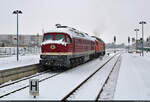 232 068-7 (132 068-8) und 232 903-5 (234 170-9 | 232 170-1 | 132 170-2) brechen im verschneiten Bahnhof Aschersleben auf Gleis 4 Richtung Köthen auf.