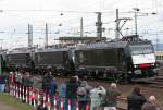 Die 185 544-4 zieht einen MRCE Lokzug whrend der Lokparade anlsslich des 175 Jahre Eisenbahn Jubilums durch Koblenz Ltzel am 03.04.2010