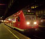 Ein 763.6 im Dunkelen Hauptbahnhof von Duisburg als RE 1 nach Aachen Hbf. Sommerabend 2005