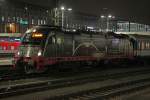 183 001 kurz vor der Abfahrt nach München Hbf im Bahnhof Regensburg.Bild 12.2.2015