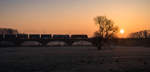 Sonnenaufgang an der Mainbrücke zwischen Kostheim und Bischofsheim.