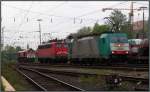 Gleich Drei auf einen Streich! Eine Momentaufnahme aus Aachen West im Mai 2012.Zu sehen sind ein belgische Cobra (E-186),eine Alte Dame in Rot (140) und eine Crossrail Class 66.Dieses Szenario ist nun
