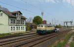 RP 218 447-1 war am 17.04.2020 in Vieselbach mit einem unbekannten, kleinen Anhngsel Richtung Erfurt unterwegs.