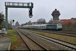 E-Lok im Dieselnetz:  Am Ende des langen Überführungszuges im Bahnhof Aschersleben hing die mit den ukrainischen Farben versehene 111 082-4.