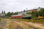 111 174 DB mit Dosto-Überführung in Wuppertal Steinbeck, am 03.07.2023.