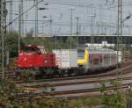 Die PCW6 zog am 5.8.14 einen neuen belgischen Triebwagen zwischen 2 Schutzwagen durch den Neusser Güterbahnhof weiter nach Mönchengladbach ins Prüfcenter Wegberg.