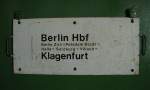 Zuglaufschild von dem Autoreisezug D 1209 aus dem Jahr 1992/93 von Berlin Hbf nach Klagenfurt, fotografiert am 51 80 70-40 190-7 WLAB 177.1 Begleitwagen im Bw Arnstadt; 24.04.2011