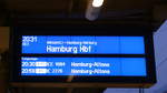 Binnen einer halben Stunde verkehren drei Züge nach Hamburg: RE3, ICE 1084 und IC 2276; Anzeige am Bahnsteig Gleis 2 in Lüneburg; 18.08.2017
