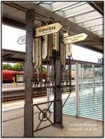 Zugzielanzeiger sind heute meist vollelektronische Anzeigegerte. Im Bf Eberswalde (Strecke Berlin - Stralsund)kann man am Bahnsteig 2/3 mal einen richtig alten  Hampelmann  bedienen. Der Bahnhof wurde zwar schn neu gestaltet, aber dieses alte Relikt wurde in die Gegenwart gerettet. 