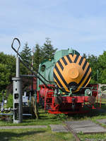 Die 1961 gebaute Dampfspeicherlokomotive 146732 vom Typ FLC begrüßt die Besucher des Lokschuppens Pomerania in Pasewalk. (Juni 2020)