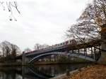 Hamburg am 14.11.2018: DT 5 der Linie U3, auf der Kuhmühlenbrücke Richtung Barmbek zwischen Uhlandstr.