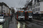 Rheinbahn Tw 4342  Linie U75, D-Eller Vennhauser Allee    Rheinbahn Tw 4308  Linie U75, Neuss Hbf    Düsseldorf, Belsenplatz  19.12.2024