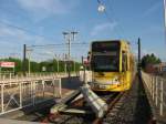 TW 4xxx (vorne) und TW 4090 (hinten) konnten als Linie 1 Richtung Bensberg am 5.5.13 in Weiden West fotografiert werden.