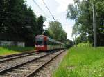 2 unbekannt gebliebene Wagen aus der Serie K4500 konnten am 28.5.13 unterwegs als Linie 1 Richtung Bensberg vom Bahnsteig der Haltestelle  Im Hoppenkamp  fotografiert werden.