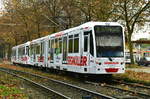 5207 mit der neuen Ganzreklame  Segmüller  kurz vor der Haltestelle  Westfriedhof am 13.11.2016.