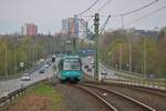 VGF Bombardier U5-25 Wagen 616 am 06.04.19 in Frankfurt Niddpark als U9 vom Bahnsteig aus mit Tele Zoom fotografiert