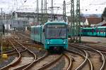 VGF Bombardier Flexity Swift U5-50 Wagen 829 am 03.02.24 in Frankfurt Heddernheim vom Bahnsteig aus fotografiert