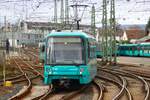 VGF Bombardier Flexity Swift U5-50 Wagen 818 am 03.02.24 in Frankfurt Heddernheim vom Bahnsteig aus fotografiert