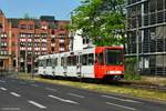 2302 als Einzelzug der Linie 18 auf der Trierer Straße am 24.04.2020.