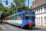 Rheinbahn 4274+4102 auf U75, Ankunft an der Endhaltestelle Vennhauser Allee im Stadtteil Eller, 14.6.2023