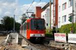 B-Wagen 2111 steht an der provisorischen eingleisigen Haltestelle Margaretastrae (rechts) am 16.05.2012.