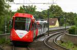 2412 auf der Brückenrampe der Hochbahn kurz vor der Haltestelle  Nußbaumerstraße am 09.08.2014.