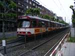 Eine Doppeltraktion aus DUEWAG-Stadtbahnwagen GT8SU der Rheinbahn auf der Luegallee in Dsseldorf-Oberkassel als Zug der Linie U75 nach Neuss Hbf am 30.