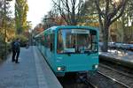 VGF Düwag U3 Wagen 466 mit Wagen 151 am Ende in Frankfurt Riederwald Schäfflestraße am 13.10.18 zum U3 Wagen Abschied